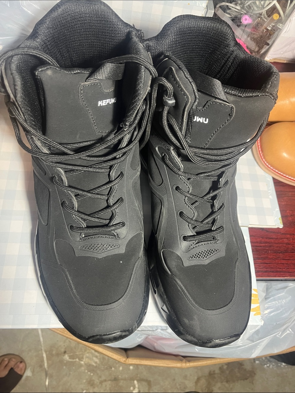 Black Men's High-Top Athletic Boots